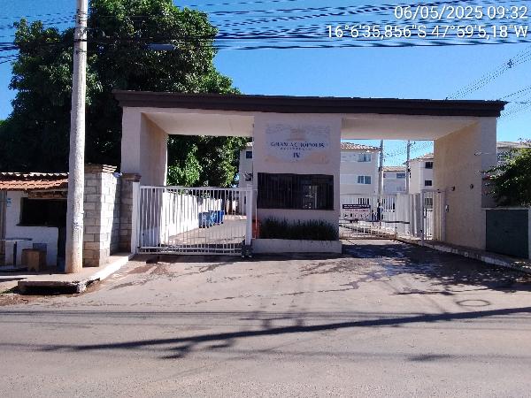 Vende-se em Valparaiso De Goias-GO  apto, 100.23 de área total, 48.92 de área privativa,  2_qto(s), a.serv, WC, 1_sala(s), cozinha, 1_vaga(s) de garagem.