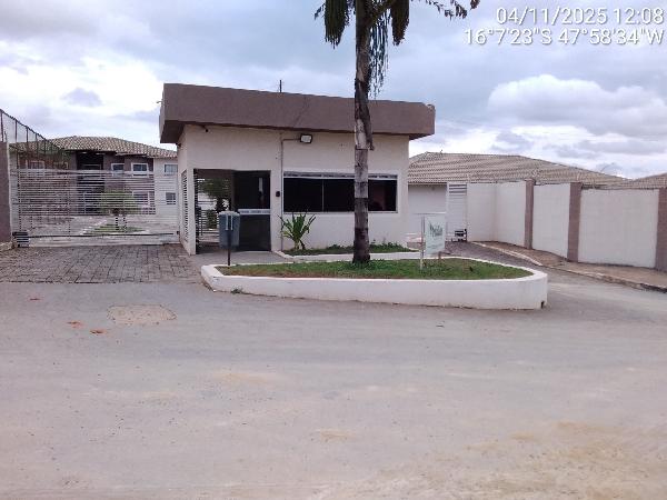 Vende-se em Valparaiso De Goias-GO  apto, 82.15 de área total, 61.73 de área privativa,  2_qto(s), a.serv, WC, 1_sala(s), cozinha, 1_vaga(s) de garagem.