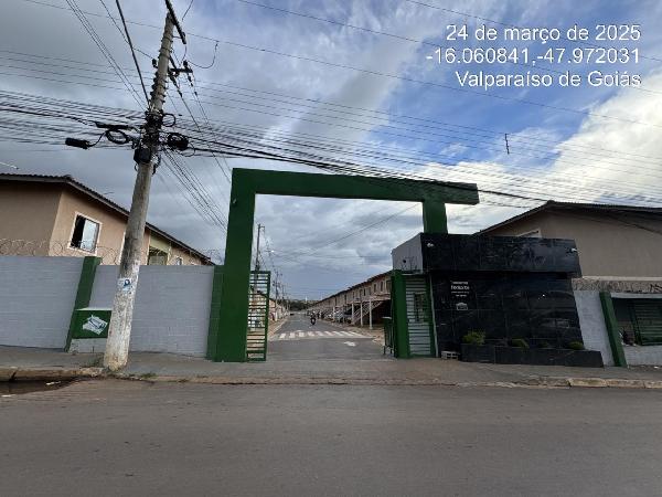 Vende-se em Valparaiso De Goias-GO  apto, 42.75 de área privativa,  2_qto(s), WC, 1_sala(s), cozinha, 1_vaga(s) de garagem.