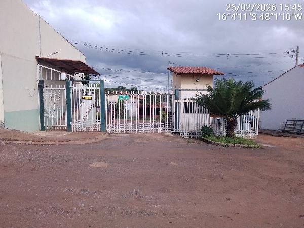 Vende-se em Valparaiso De Goias-GO  Casa, 54.75 de área total, 54.75 de área privativa, 105.75 de área do terreno,  2_qto(s), a.serv, WC, 1_sala(s), cozinha, 1_vaga(s) de garagem.