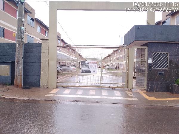 Vende-se em Valparaiso De Goias-GO  apto, 81.36 de área total, 44.77 de área privativa,  2_qto(s), a.serv, WC, 1_sala(s), cozinha, 1_vaga(s) de garagem.