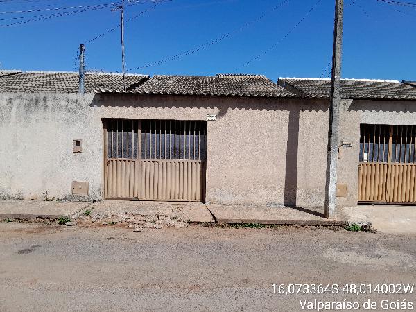 Vende-se em Valparaiso De Goias-GO  Casa, 58.00 de área total, 58.00 de área privativa, 104.00 de área do terreno,  2_qto(s), a.serv, WC, 1_sala(s), cozinha, 1_vaga(s) de garagem.