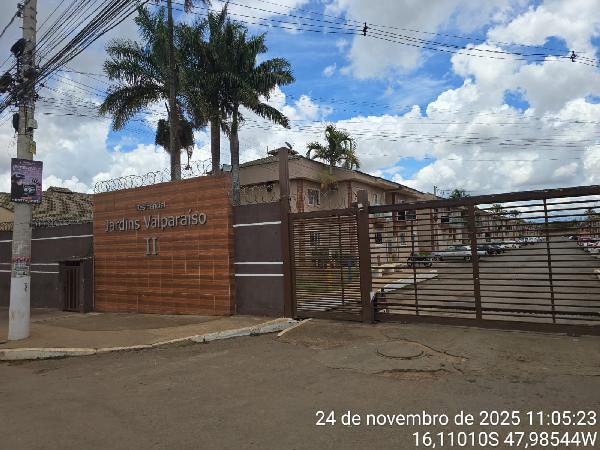 Vende-se em Valparaiso De Goias-GO  apto, 87.64 de área total, 49.99 de área privativa,  2_qto(s), WC, 1_sala(s), cozinha.