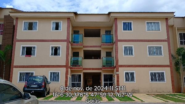 Vende-se em Valparaiso De Goias-GO  apto, 87.98 de área total, 48.70 de área privativa,  2_qto(s), varanda, WC, 1_sala(s), cozinha.