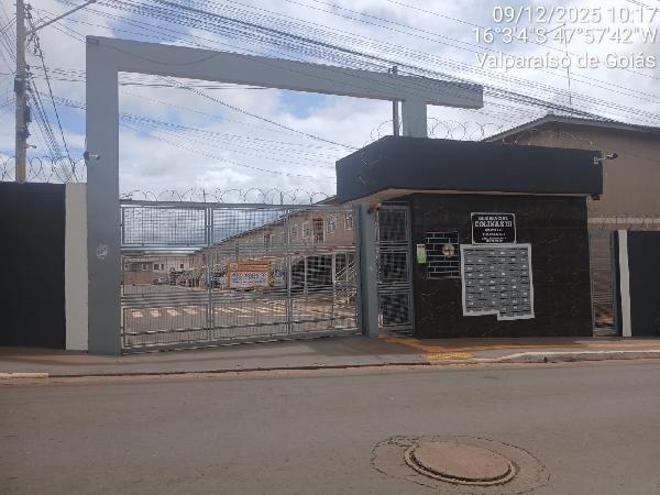 Vende-se em Valparaiso De Goias-GO  apto, 90.66 de área total, 43.40 de área privativa,  2_qto(s), WC, 1_sala(s), cozinha, 1_vaga(s) de garagem.