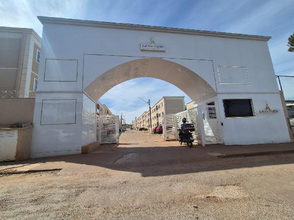 Vende-se em Valparaiso De Goias-GO  apto, 79.87 de área total, 44.11 de área privativa,  2_qto(s), a.serv, WC, 1_sala(s), cozinha, 1_vaga(s) de garagem.