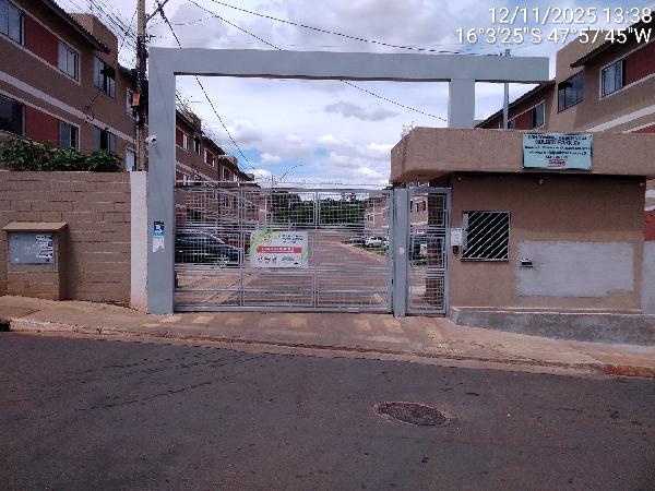 Vende-se em Valparaiso De Goias-GO  apto, 49.06 de área total, 44.77 de área privativa,  2_qto(s), a.serv, WC, 1_sala(s), cozinha, 1_vaga(s) de garagem.