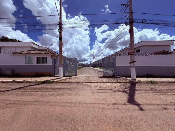 Vende-se em Valparaiso De Goias-GO  apto, 96.73 de área total, 48.36 de área privativa,  2_qto(s), a.serv, WC, 1_sala(s), cozinha, 1_vaga(s) de garagem.