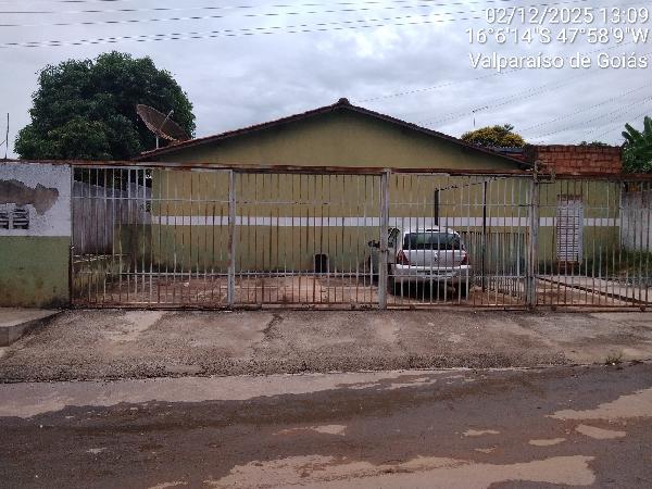 Vende-se em Valparaiso De Goias-GO  Casa, 53.57 de área total, 53.57 de área privativa, 103.87 de área do terreno,  2_qto(s), a.serv, WC, 1_sala(s), cozinha, 1_vaga(s) de garagem.
