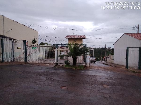 Vende-se em Valparaiso De Goias-GO  Casa, 54.75 de área total, 54.75 de área privativa, 105.75 de área do terreno,  2_qto(s), a.serv, WC, 1_sala(s), cozinha, 1_vaga(s) de garagem.