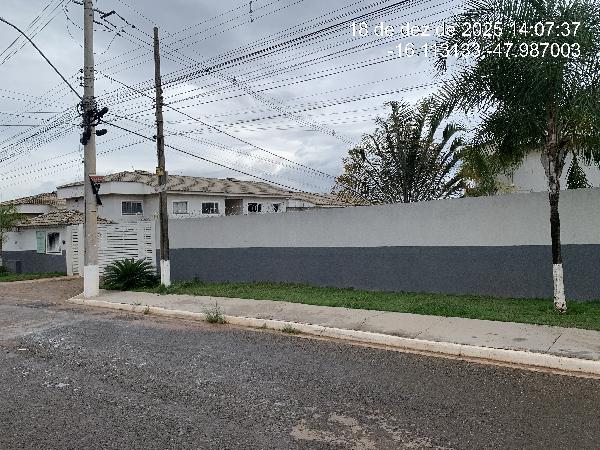 Vende-se em Valparaiso De Goias-GO  apto, 139.90 de área total, 48.36 de área privativa,  2_qto(s), WC, 1_sala(s), cozinha, 1_vaga(s) de garagem.