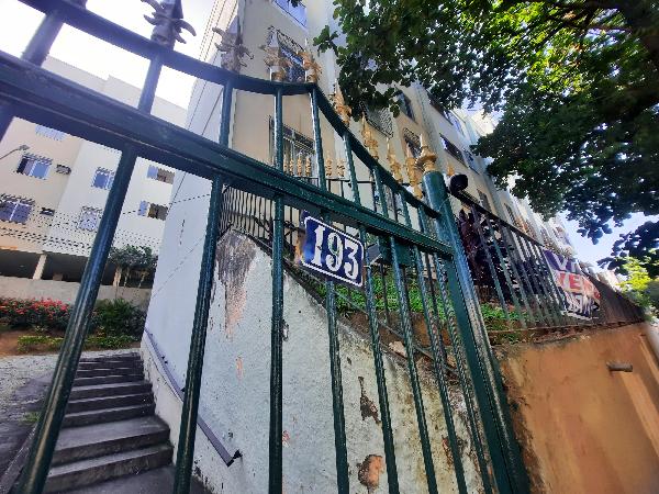 Vende-se em Rio De Janeiro-RJ  apto, 45.00 de área total, 45.00 de área privativa,  2_qto(s), WC, 1_sala(s), cozinha.