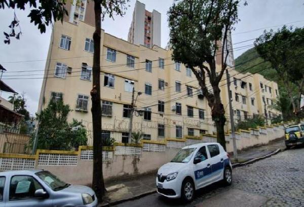 Vende-se em Rio De Janeiro-RJ  apto, 60.00 de área privativa,  2_qto(s), WC, 1_sala(s), cozinha.