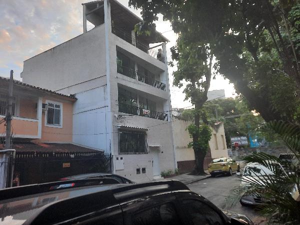 Vende-se em Rio De Janeiro-RJ  Casa, 349.00 de área privativa, 175.65 de área do terreno,  4_qto(s), a.serv, WC, 1_sala(s), cozinha, Terraco.