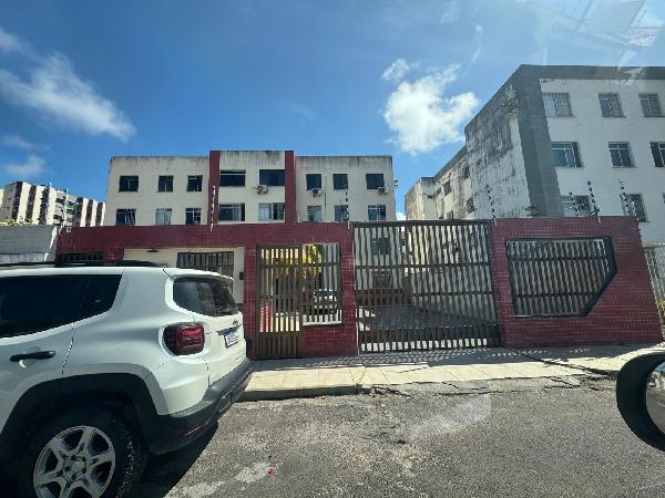 Vende-se em Aracaju-SE  apto, 103.84 de área total, 96.50 de área privativa,  3_qto(s), WC, WC Emp, 1_sala(s), DCE, cozinha.