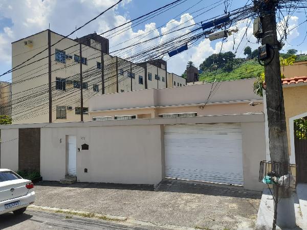 Vende-se em Rio De Janeiro-RJ  Casa, 292.00 de área privativa, 675.00 de área do terreno, 1_vaga(s) de garagem.