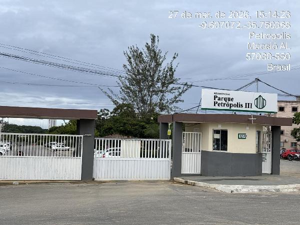 Vende-se em Maceio-AL  apto, 52.36 de área total, 42.44 de área privativa,  2_qto(s), a.serv, WC, 1_sala(s), cozinha.