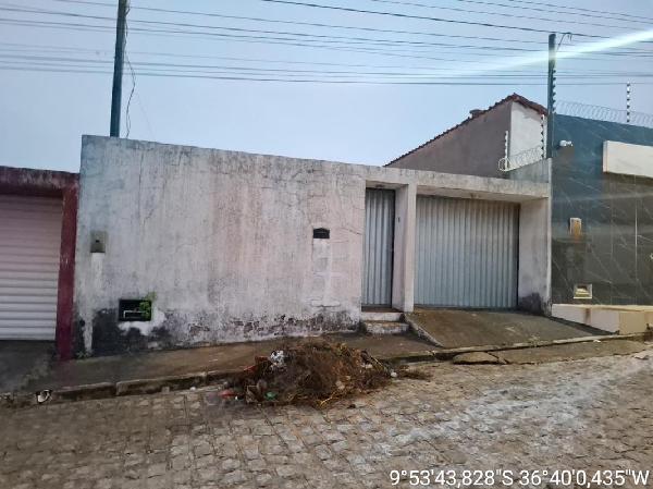 Vende-se em Feira Grande-AL  Casa, 99.38 de área total, 99.38 de área privativa, 240.00 de área do terreno,  2_qto(s), varanda, a.serv, WC, 1_sala(s), cozinha, 1_vaga(s) de garagem.