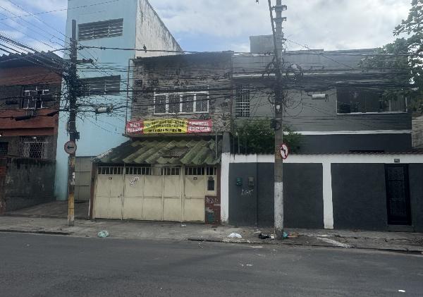 Vende-se em Rio De Janeiro-RJ  Casa, 597.00 de área total, 597.00 de área privativa, 363.00 de área do terreno,  4_qto(s), a.serv, WC, WC Emp, 1_sala(s), DCE, cozinha.