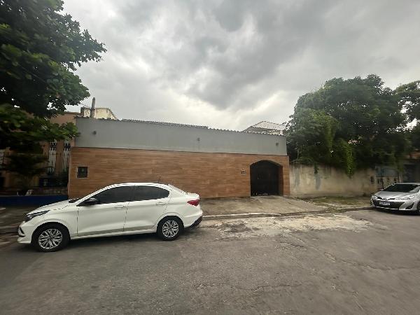 Vende-se em Rio De Janeiro-RJ  Casa, 389.00 de área privativa, 421.20 de área do terreno,  4_qto(s), a.serv, WC, 2_sala(s), cozinha.