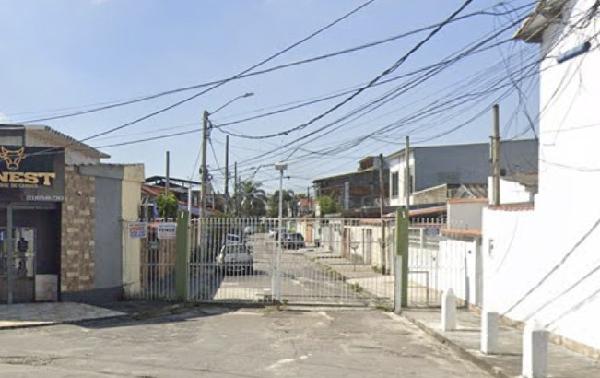 Vende-se em Rio De Janeiro-RJ  Casa, 81.00 de área total, 81.00 de área privativa, 273.00 de área do terreno,  2_qto(s), a.serv, WC, 1_sala(s), cozinha.