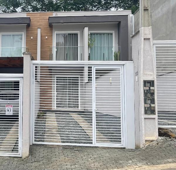 Vende-se em Blumenau-SC  Casa, 71.13 de área privativa, 105.00 de área do terreno,  2_qto(s), a.serv, WC, 1_sala(s), cozinha, 1_vaga(s) de garagem.
