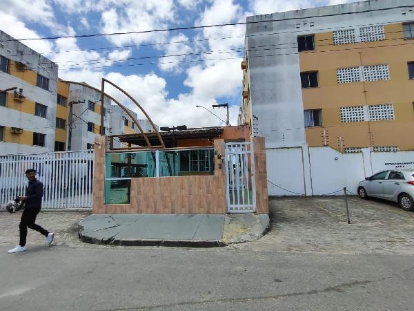 Vende-se em Sao Cristovao-SE  apto, 61.71 de área total, 54.90 de área privativa,  3_qto(s), varanda, a.serv, WC, 1_sala(s), cozinha.