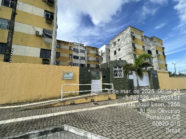 Vende-se em Fortaleza-CE  apto, 87.90 de área total, 64.51 de área privativa,  3_qto(s), WC, WC Emp, 1_sala(s), cozinha, 1_vaga(s) de garagem.