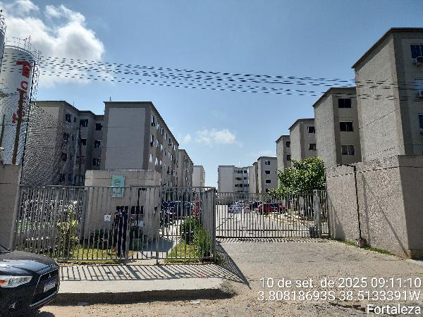 Vende-se em Fortaleza-CE  apto, 81.49 de área total, 44.28 de área privativa, 0.00 de área do terreno.