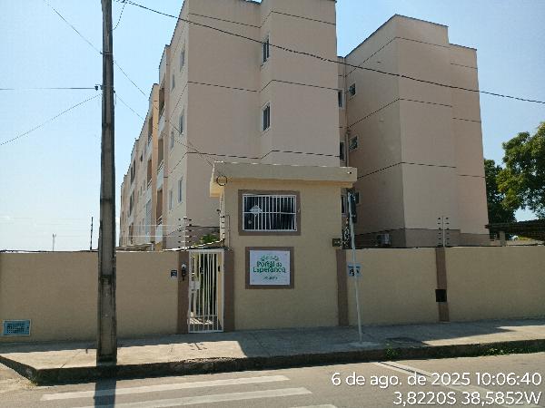 Vende-se em Fortaleza-CE  apto, 69.77 de área total, 53.85 de área privativa,  2_qto(s), WC, 1_sala(s), cozinha, 1_vaga(s) de garagem.