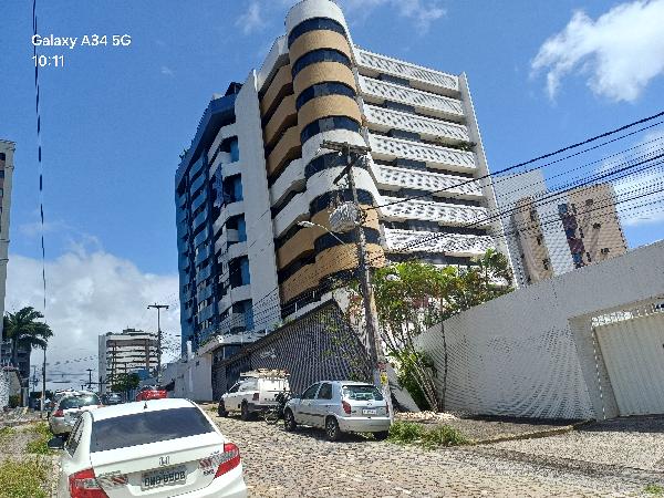 Vende-se em Natal-RN  apto, 517.55 de área total, 272.55 de área privativa,  3_qto(s), a.serv, WC, WC Emp, 2_sala(s), 1 lavabo(s), DCE, cozinha, 3_vaga(s) de garagem.