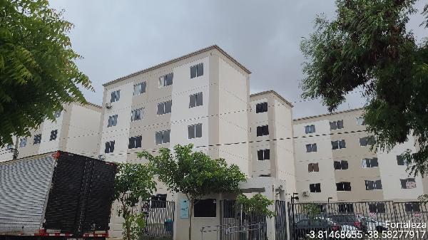 Vende-se em Fortaleza-CE  apto, 70.41 de área total, 44.28 de área privativa,  2_qto(s), WC Emp, 1_sala(s), cozinha, 1_vaga(s) de garagem.