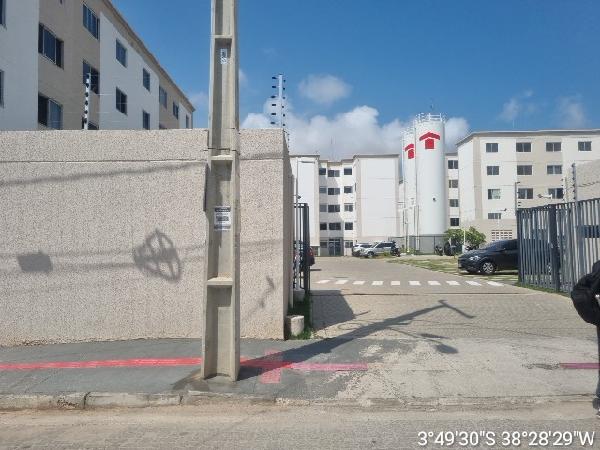 Vende-se em Fortaleza-CE  apto, 89.33 de área total, 44.28 de área privativa, 0.00 de área do terreno.
