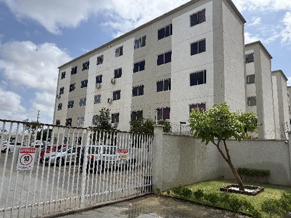 Vende-se em Maracanau-CE  apto, 54.51 de área total, 44.20 de área privativa,  2_qto(s), a.serv, WC, 1_sala(s), cozinha.