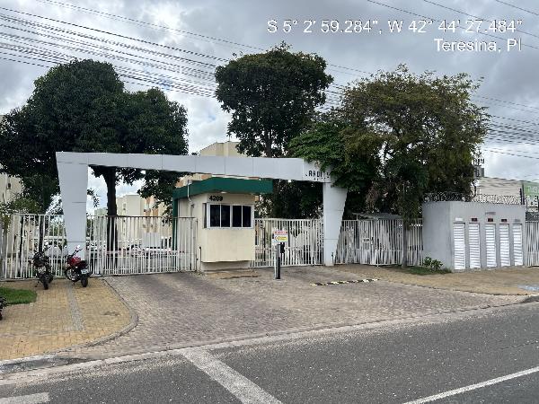 Vende-se em Teresina-PI  apto, 66.30 de área total, 59.04 de área privativa,  3_qto(s), a.serv, WC, 1_sala(s), cozinha, 1_vaga(s) de garagem.
