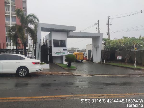 Vende-se em Teresina-PI  apto, 75.11 de área total, 64.00 de área privativa,  2_qto(s), varanda, a.serv, WC, 1_sala(s), cozinha, 1_vaga(s) de garagem.