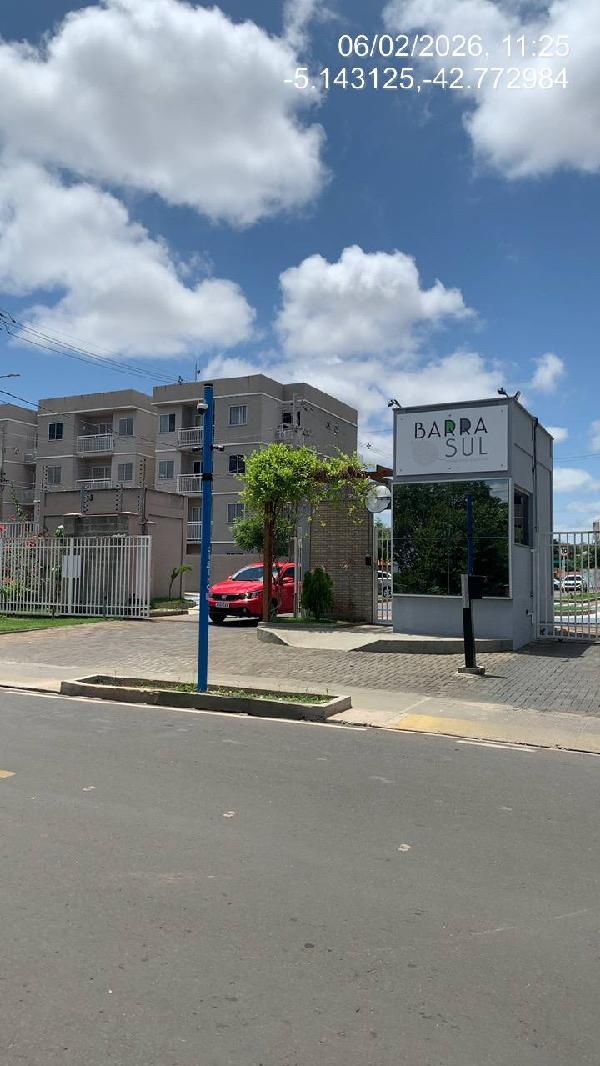 Vende-se em Teresina-PI  apto, 81.59 de área total, 49.40 de área privativa,  2_qto(s), varanda, WC, 1_sala(s), cozinha, 1_vaga(s) de garagem.