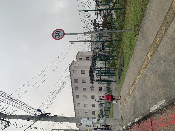 Vende-se em Salvador-BA  apto, 70.96 de área total, 40.53 de área privativa,  2_qto(s), WC, 1_sala(s), cozinha.