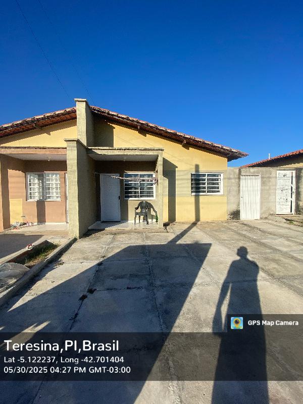 Vende-se em Teresina-PI  Casa, 50.13 de área total, 50.13 de área privativa, 176.00 de área do terreno,  2_qto(s), a.serv, WC, 1_sala(s), cozinha, Terraco.