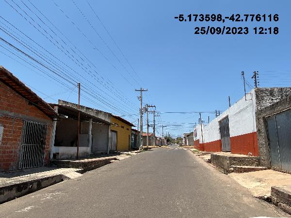 Vende-se em Teresina-PI  Casa, 64.10 de área privativa, 283.50 de área do terreno,  3_qto(s), WC, 1_sala(s), cozinha.