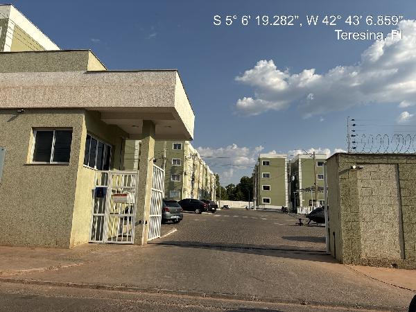Vende-se em Teresina-PI  apto, 74.81 de área total, 45.45 de área privativa,  2_qto(s), WC, 1_sala(s), cozinha, 1_vaga(s) de garagem.