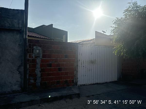 Vende-se em Sao Joao Da Fronteira-PI  Casa, 70.00 de área total, 70.00 de área privativa, 250.00 de área do terreno,  2_qto(s), WC, cozinha, 1_vaga(s) de garagem.