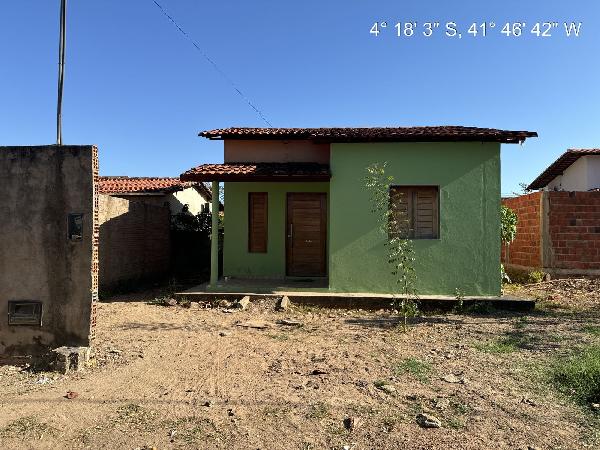 Vende-se em Piripiri-PI  Casa, 65.76 de área privativa, 236.00 de área do terreno,  2_qto(s), a.serv, WC, 1_sala(s), cozinha.