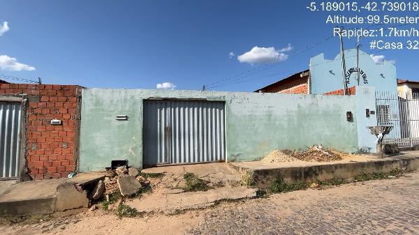 Vende-se em Teresina-PI  Casa, 60.70 de área privativa, 300.00 de área do terreno,  2_qto(s), varanda, WC, 1_sala(s), cozinha.