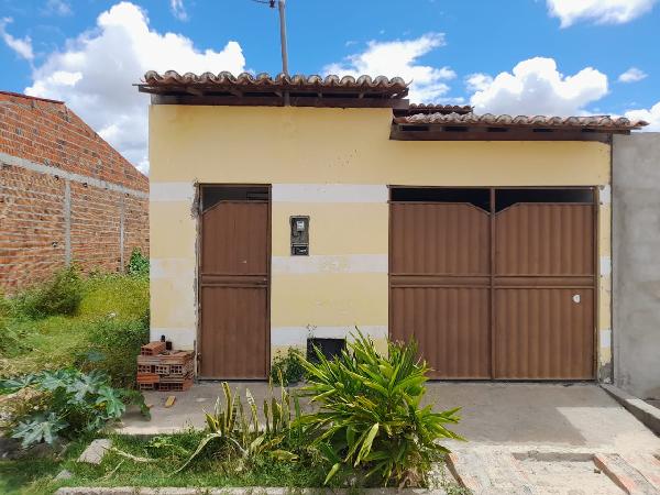 Vende-se em Iacu-BA  Casa, 78.80 de área total, 78.80 de área privativa, 98.30 de área do terreno,  2_qto(s), a.serv, WC, 1_sala(s), cozinha, 1_vaga(s) de garagem.