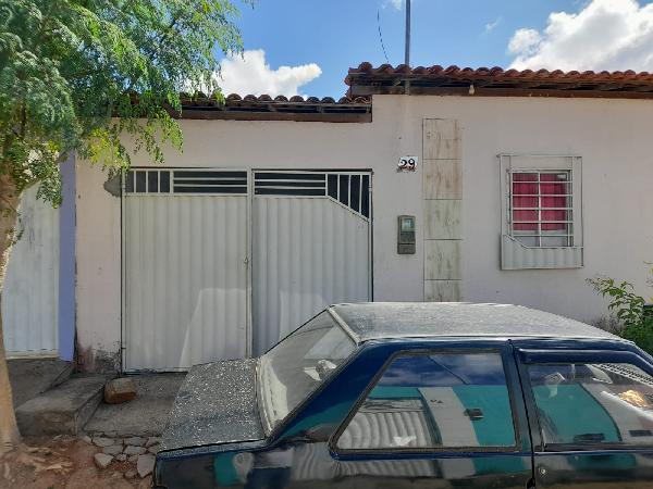 Vende-se em Iacu-BA  Casa, 50.90 de área total, 50.90 de área privativa, 79.95 de área do terreno,  2_qto(s), WC, 1_sala(s), cozinha, 1_vaga(s) de garagem.