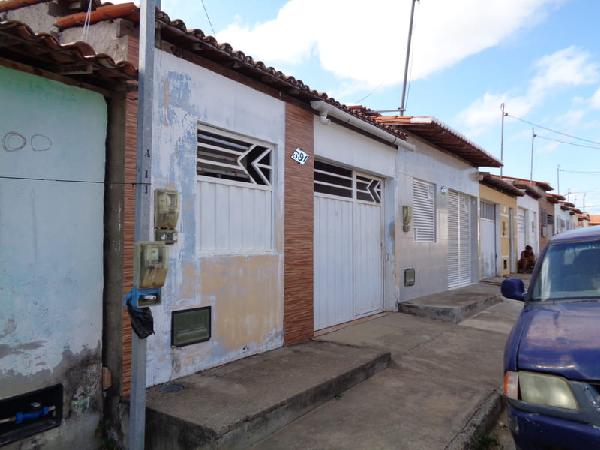 Vende-se em Iacu-BA  Casa, 81.75 de área total, 81.75 de área privativa, 97.50 de área do terreno,  2_qto(s), a.serv, WC, 1_sala(s), cozinha, 1_vaga(s) de garagem.