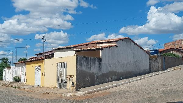 Vende-se em Iacu-BA  Casa, 69.26 de área total, 69.26 de área privativa, 102.50 de área do terreno,  2_qto(s), WC, 1_sala(s), cozinha, 1_vaga(s) de garagem.