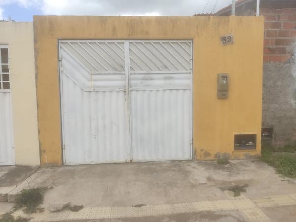 Vende-se em Iacu-BA  Casa, 66.00 de área total, 66.00 de área privativa, 86.00 de área do terreno,  2_qto(s), WC, 1_sala(s), cozinha, 1_vaga(s) de garagem.