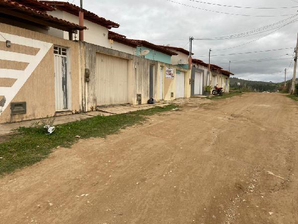Vende-se em Itarantim-BA  Casa, 68.00 de área privativa, 168.00 de área do terreno,  2_qto(s), a.serv, WC, 2_sala(s), cozinha.